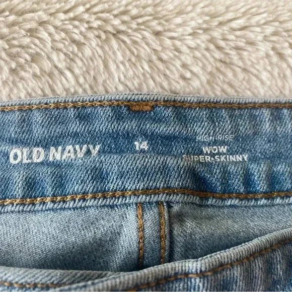 Old Navy hi-rise WOW super-skinny jeans - Picture 3 of 3